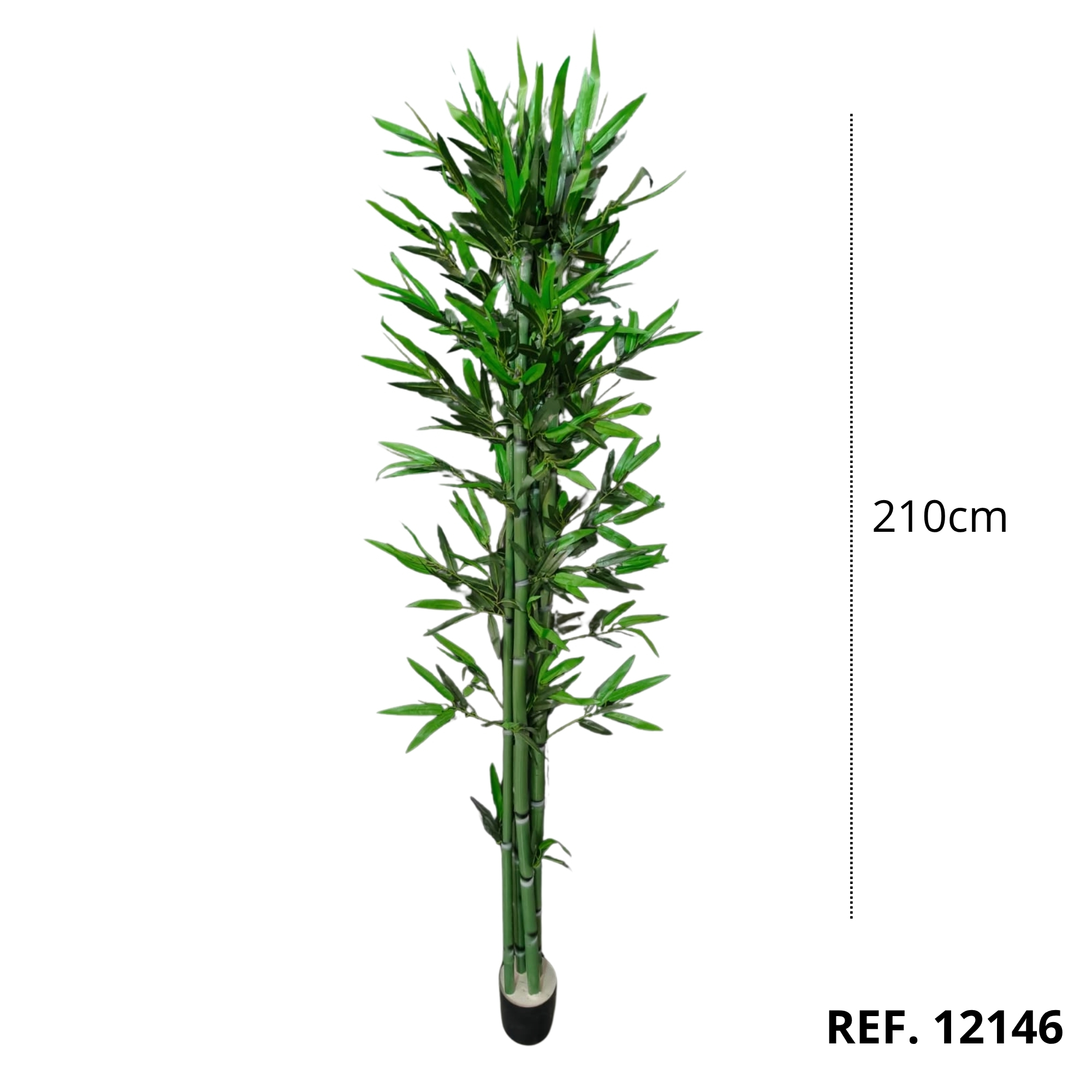 Detalle del follaje verde de la planta artificial de bambú